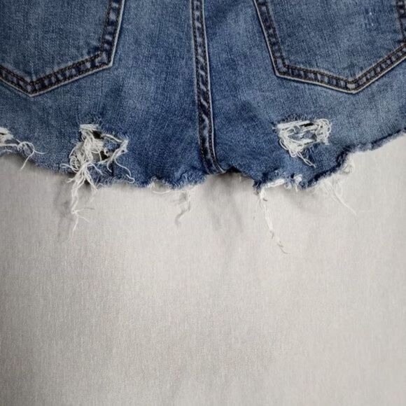 Free People Denim Shorts Womens Size 29 Junior Distressed Frayed Hem Summer Wear - Picture 5 of 6